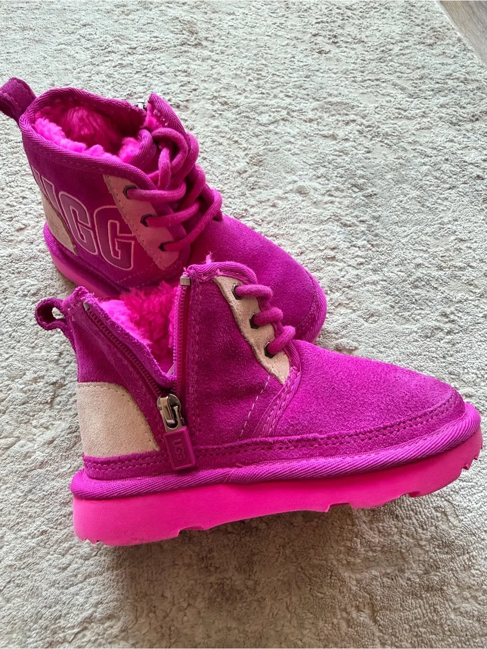 UGG Neumel Graphic Outline Toddler Boots Pink Sz 9